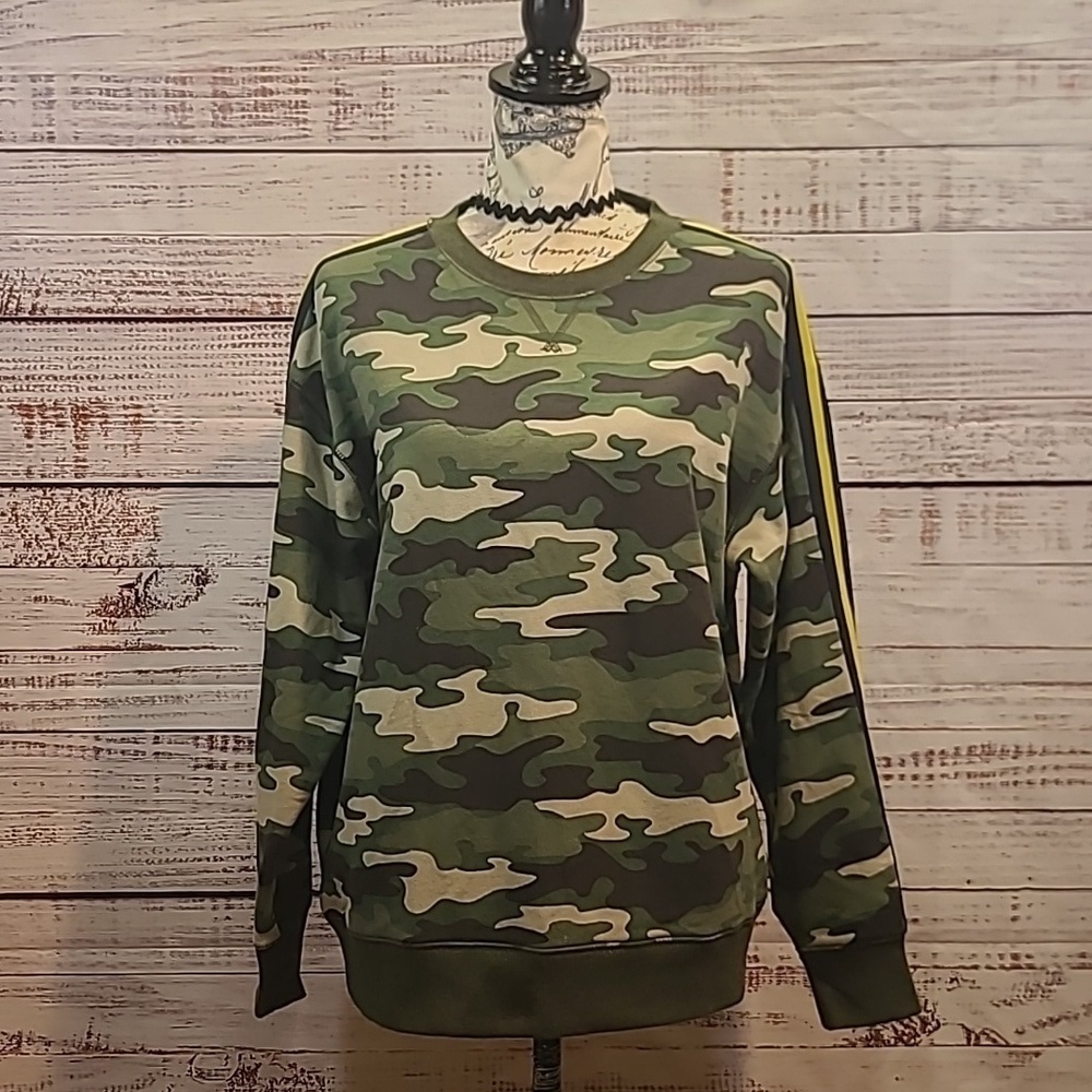 Eddie Bauer cute camo inside butter soft sweatshirt